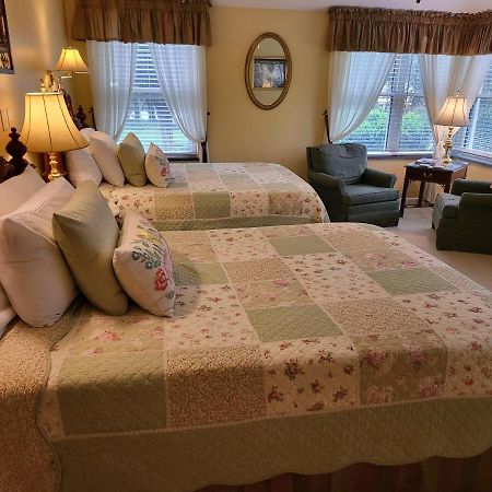 Brookside Mountain Mist Inn Уэйнсвилл Экстерьер фото