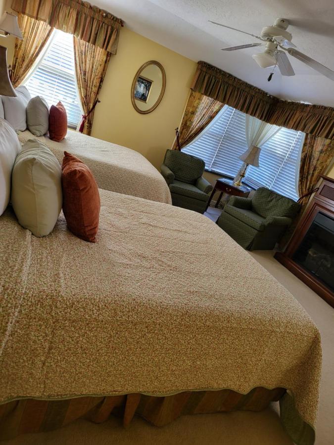 Brookside Mountain Mist Inn Уэйнсвилл Экстерьер фото