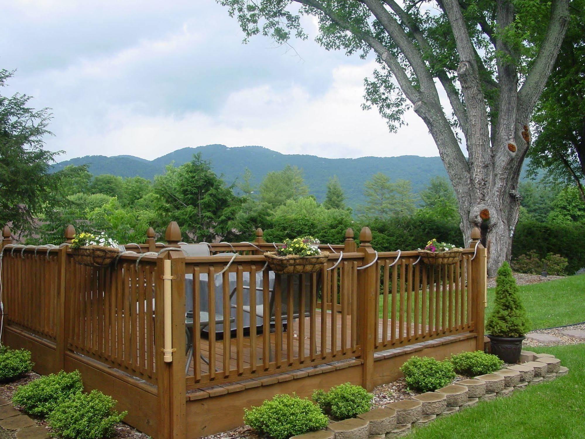 Brookside Mountain Mist Inn Уэйнсвилл Экстерьер фото