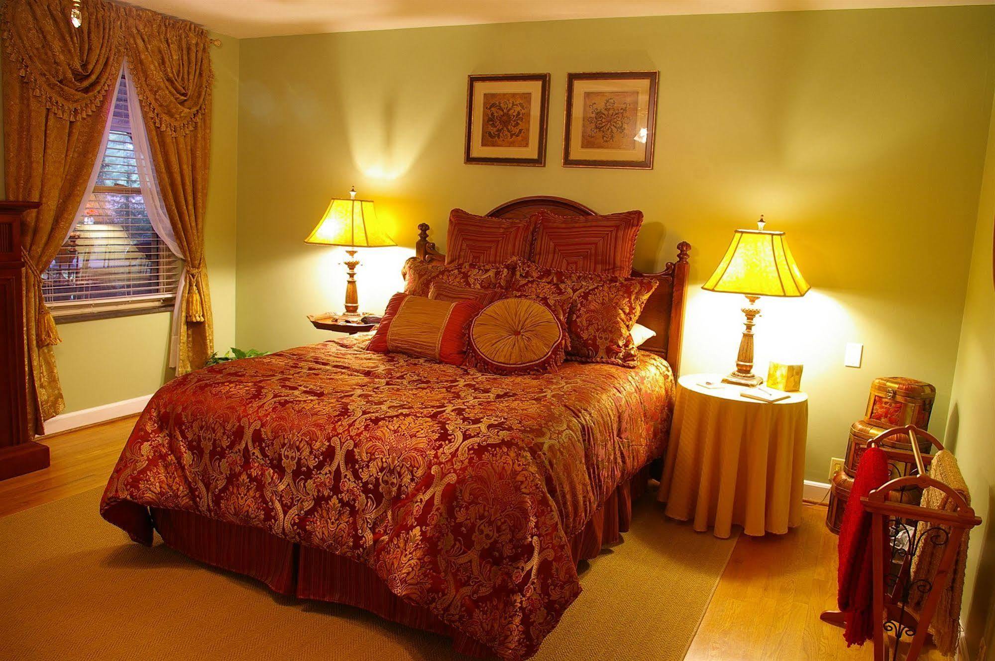 Brookside Mountain Mist Inn Уэйнсвилл Экстерьер фото