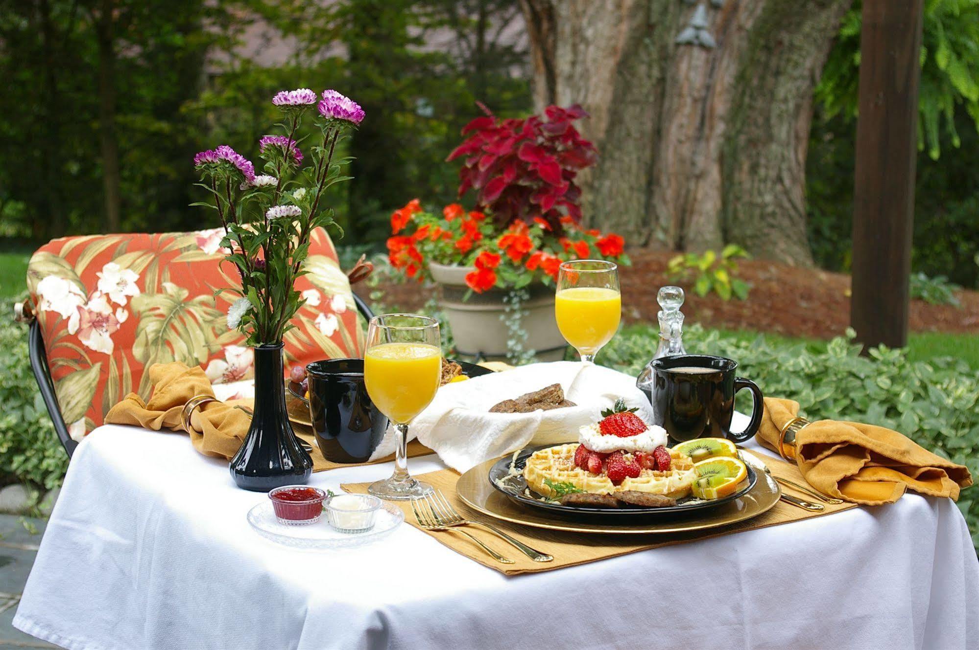 Brookside Mountain Mist Inn Уэйнсвилл Экстерьер фото