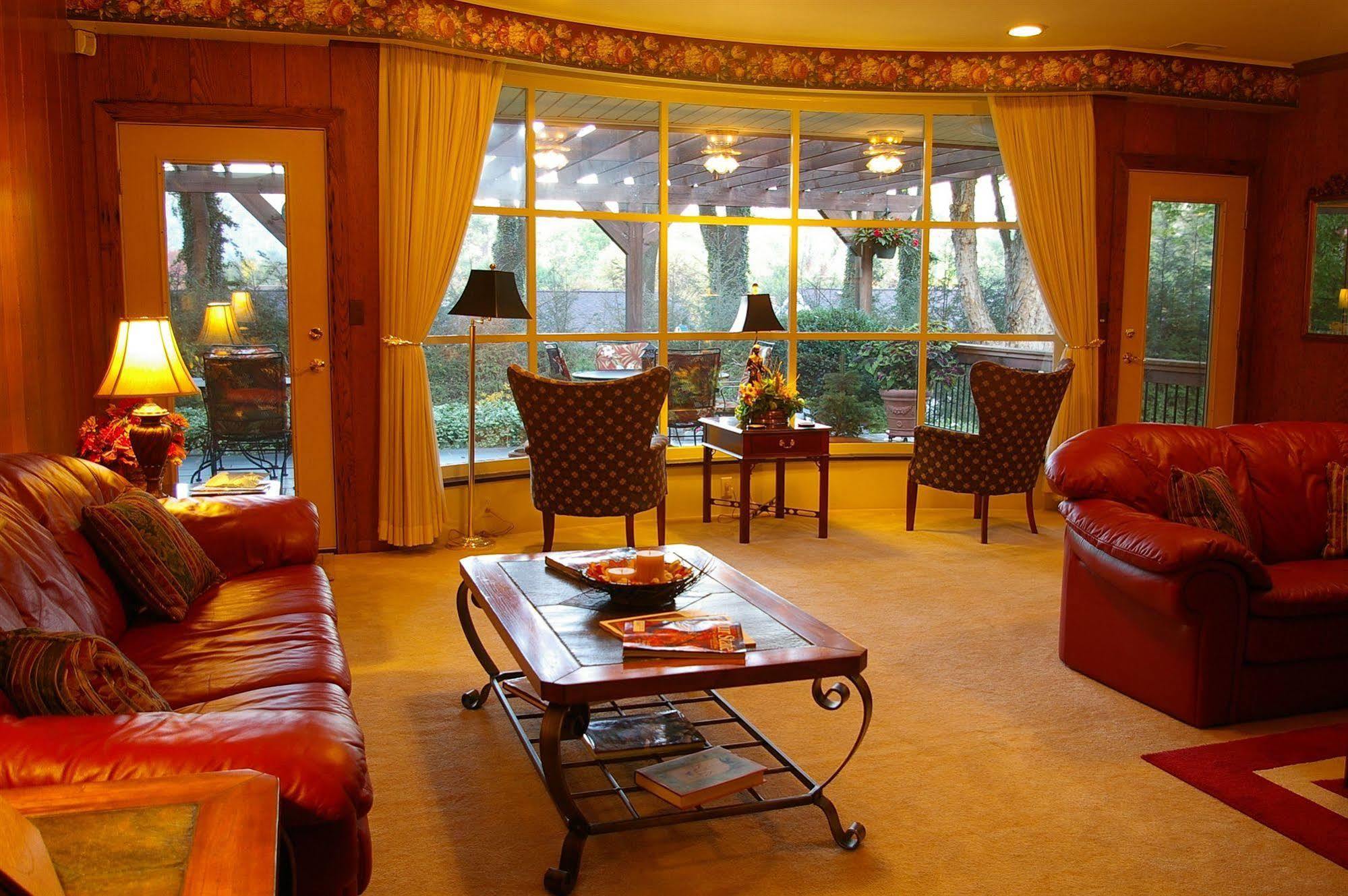 Brookside Mountain Mist Inn Уэйнсвилл Экстерьер фото