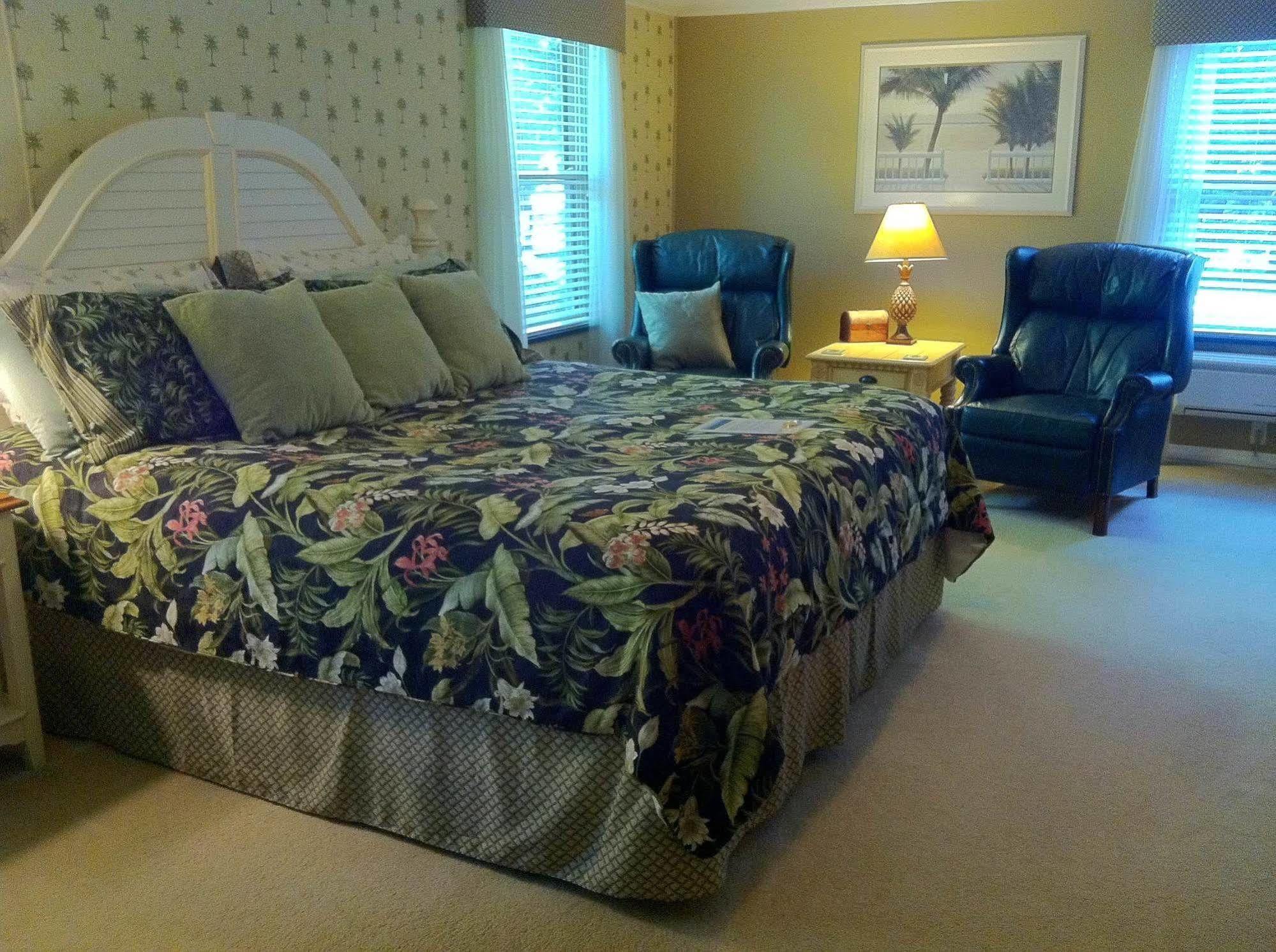 Brookside Mountain Mist Inn Уэйнсвилл Экстерьер фото
