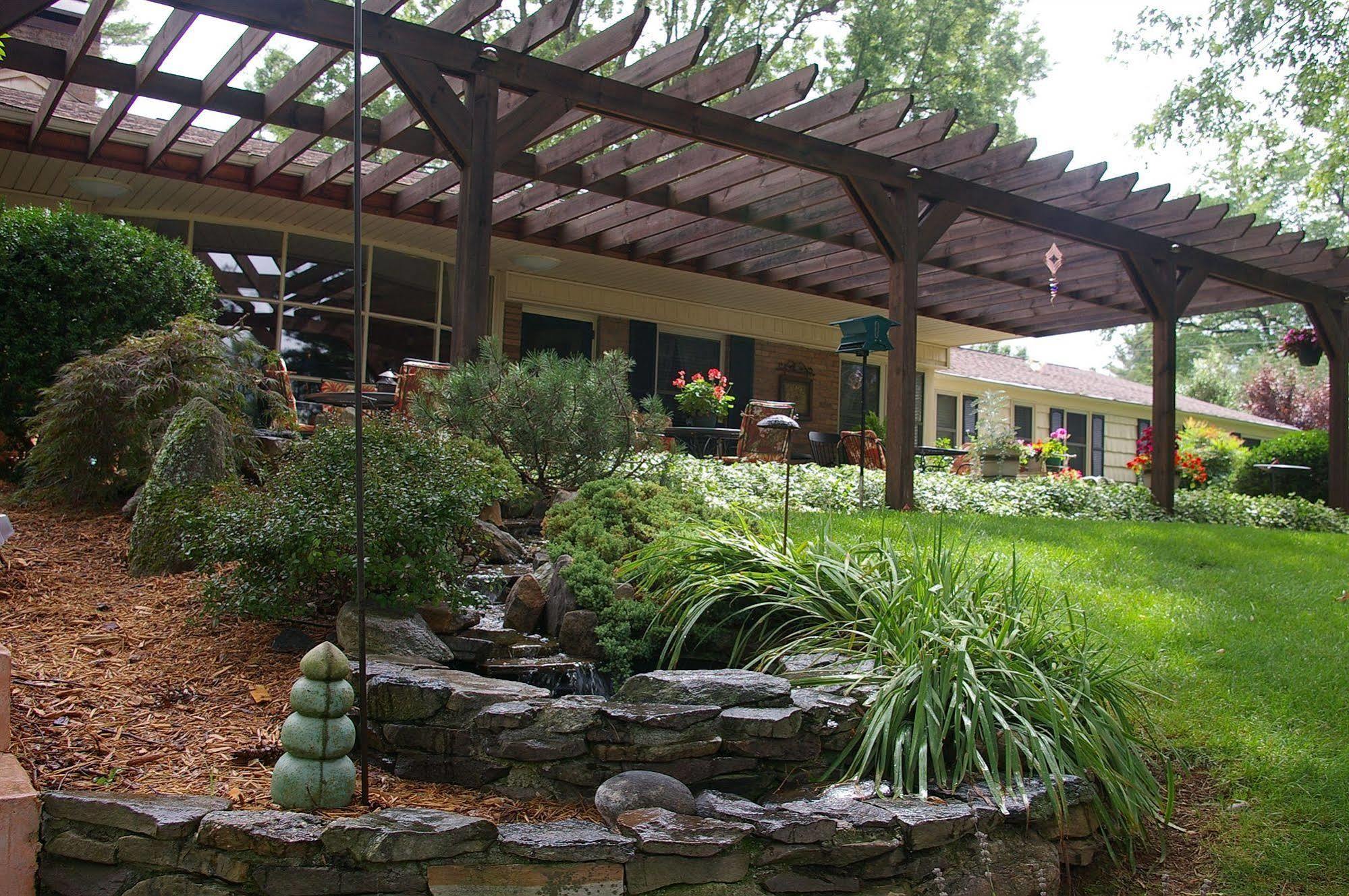 Brookside Mountain Mist Inn Уэйнсвилл Экстерьер фото