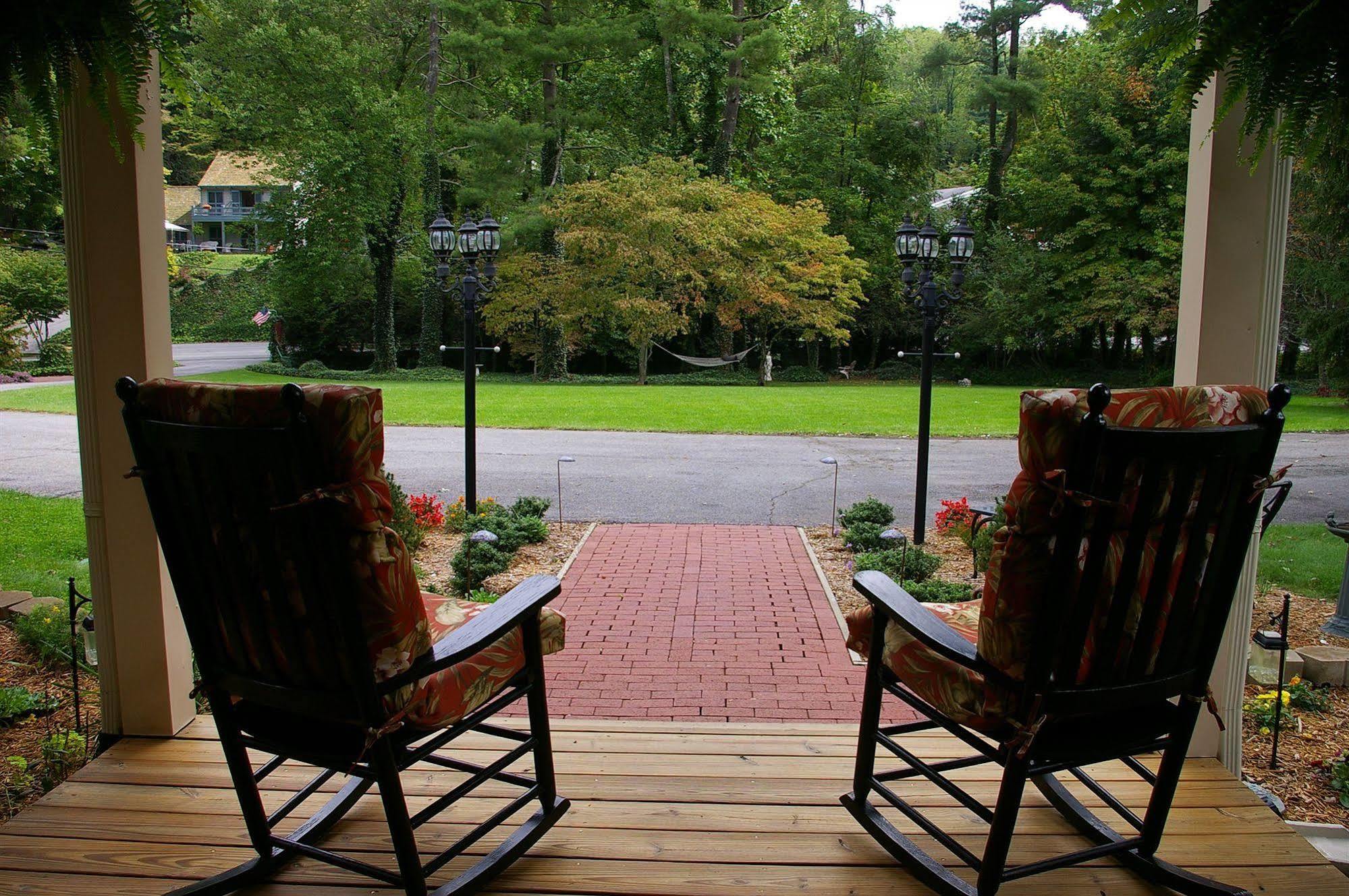 Brookside Mountain Mist Inn Уэйнсвилл Экстерьер фото
