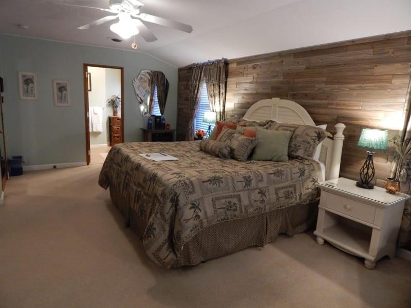 Brookside Mountain Mist Inn Уэйнсвилл Экстерьер фото
